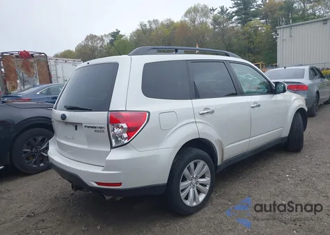 2011 Subaru Forester 2.5X Premium z USA, uszkodzony, nr VIN JF2SHADCOBH715216